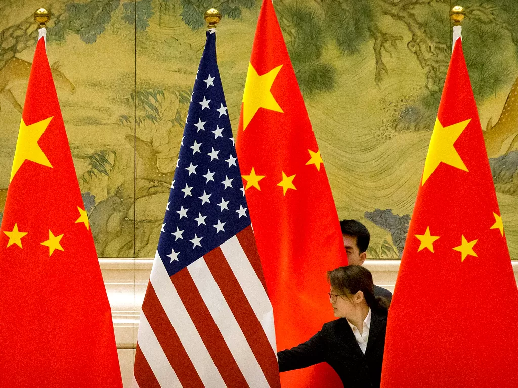 Ilustrasi bendera China dan Amerika Serikat. (Mark Schiefelbein/Pool via REUTERS_