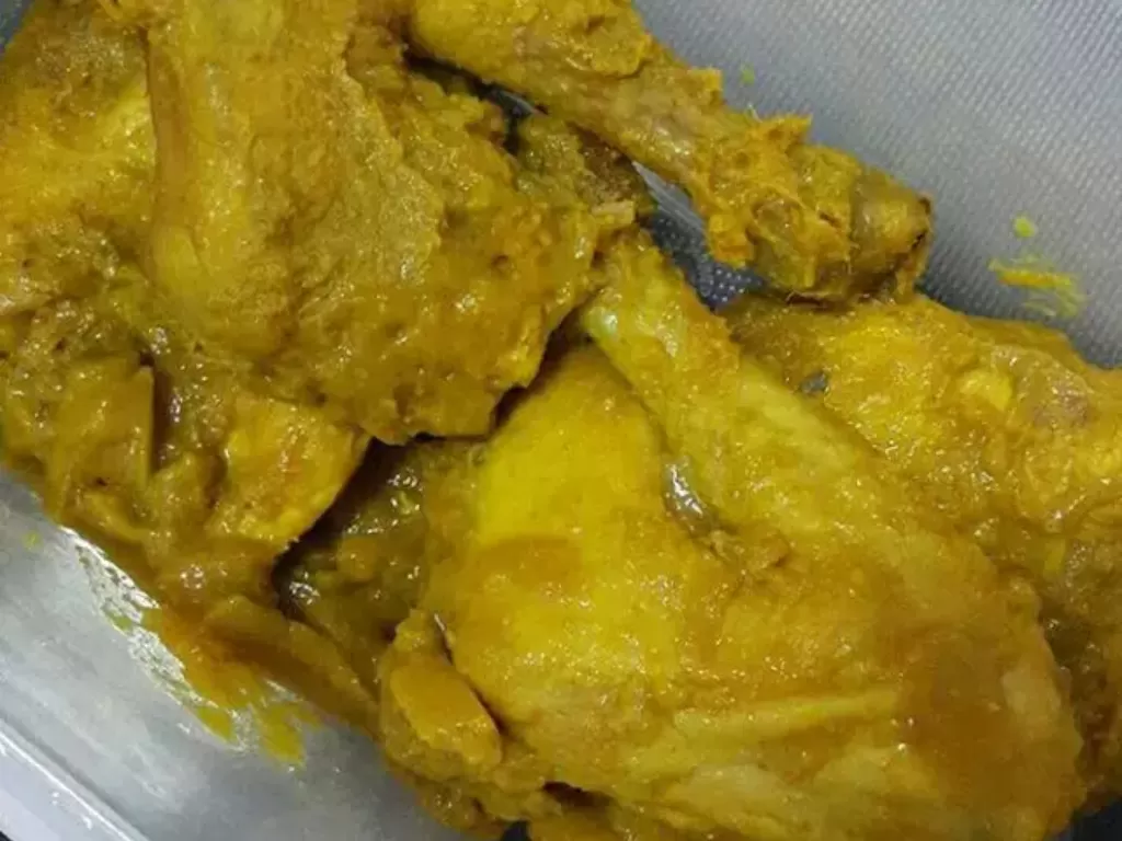 Ayam Ungkep Bumbu Kuning (Cookpad/sartikaratnap)