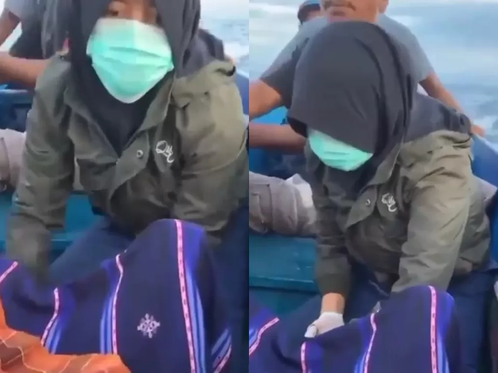 Bidan bantu persalinan di atas perahu (Instagram @/kamerapengawas)