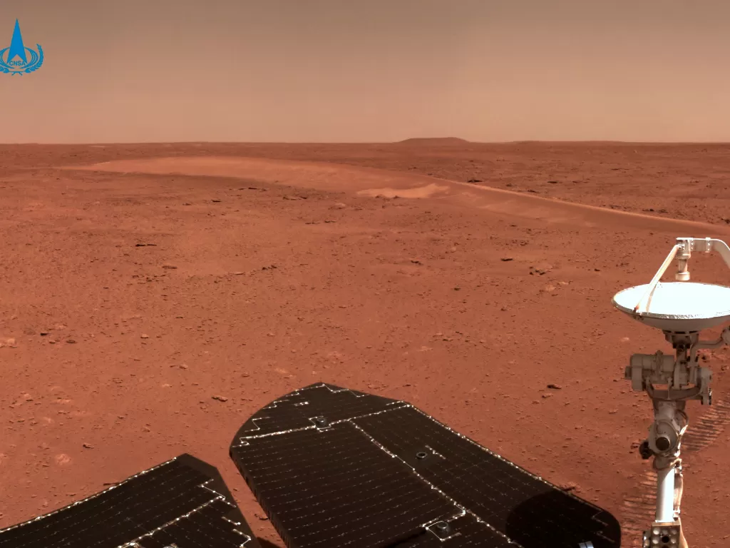 Lanskap Mars yang ditangkap oleh rover China Zhurong dari misi Tianwen-1, dirilis oleh CNSA  (Reuters)