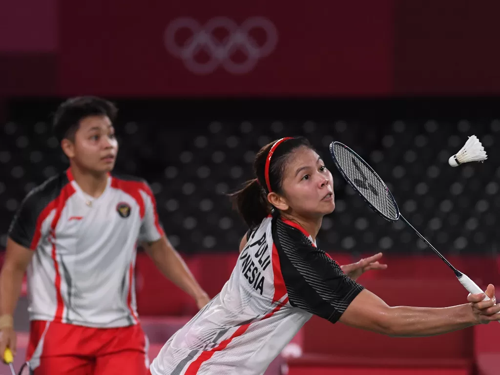 Ganda Putri Indonesia Greysia Pollii/Apriyani Rahayu dalam penyisihan Grup A Olimpiade Tokyo (ANTARA/Sigid Kurniawan)