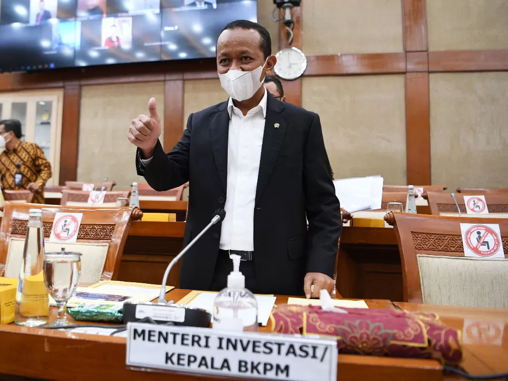 Menteri Investasi/Kepala BKPM Bahlil Lahadalia bersiap mengikuti rapat kerja dengan Komisi VI DPR di Kompleks Parlemen, Senayan, Jakarta, Selasa (8/6/2021). (photo/ANTARA FOTO/Hafidz Mubarak A)