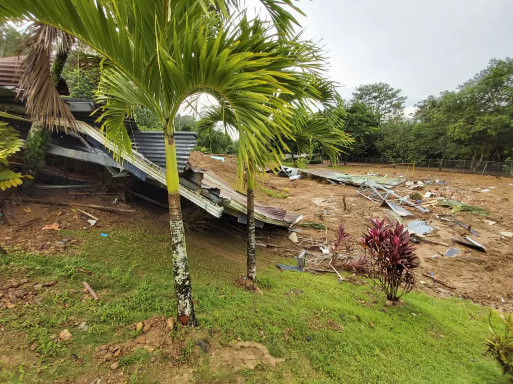 Sekolah rusak karena longsor (REUTERS/COSTA RICA'S PRESIDENCY)
