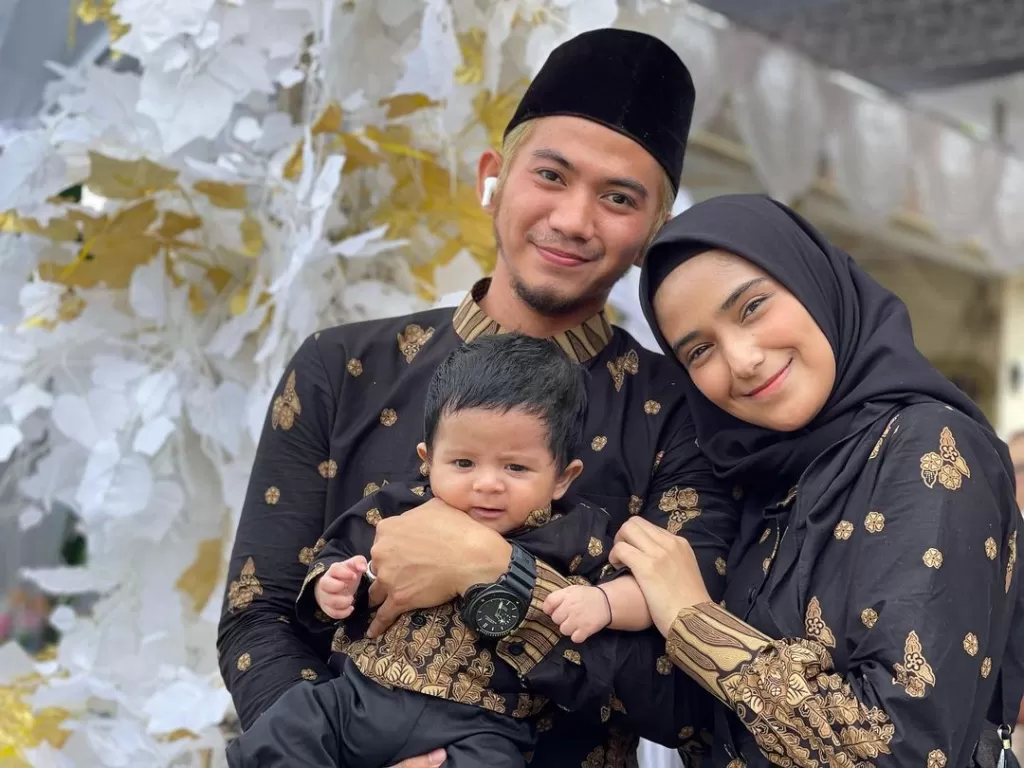 Rizki DA bersama Nadya Mustika Rahayu dan anaknya (Instagram/da2_rizki123)