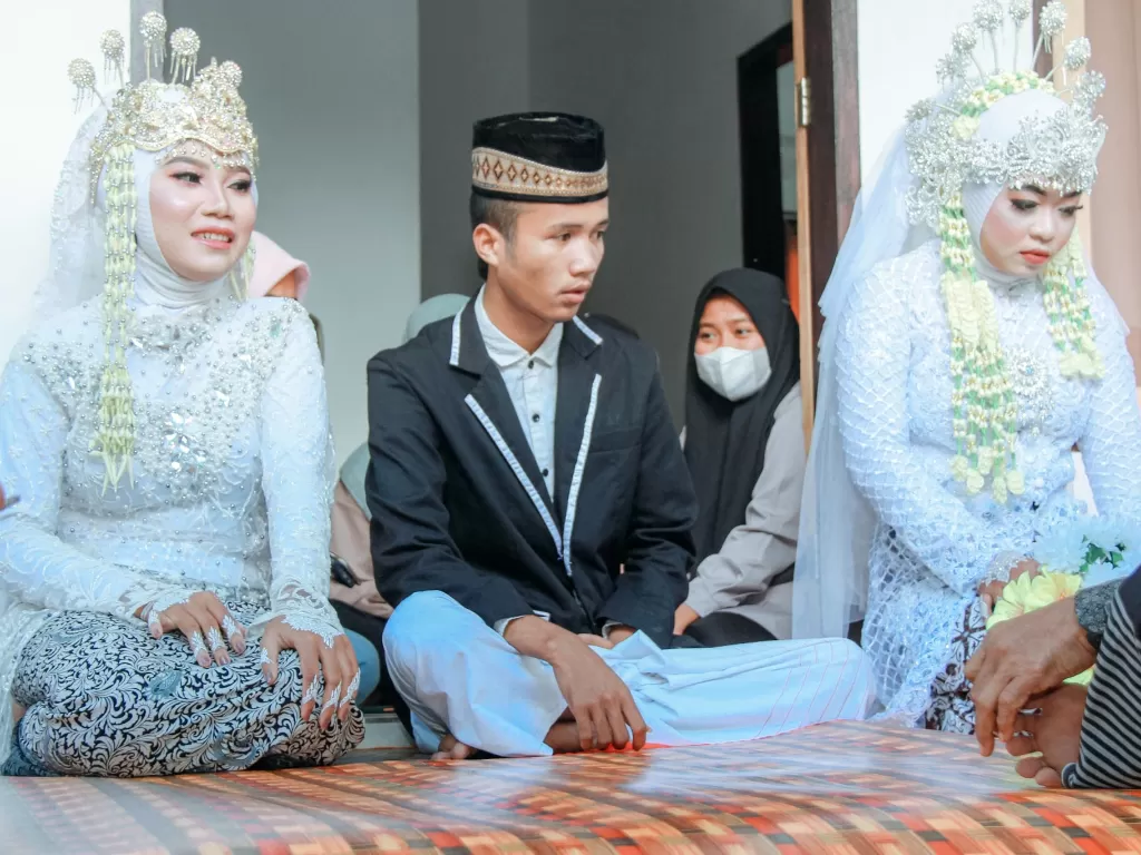 Pria Lombok nikahi 2 wanita sekaligus (Facebook/Doyok Potret)