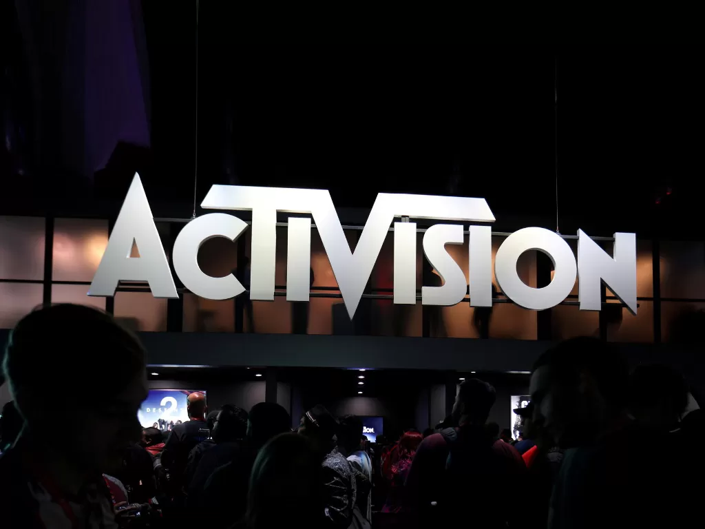 Tampilan logo perusahaan video game Activision (photo/REUTERS/Mike Blake)