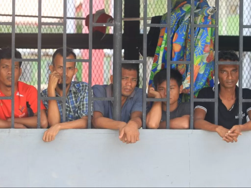 Sejumlah narapidana berada di balik jeruji besi saat upacara pemberian remisi di halaman Lembaga Pemasyarakatan (Lapas) (ANTARA/Syifa Yulinnas)