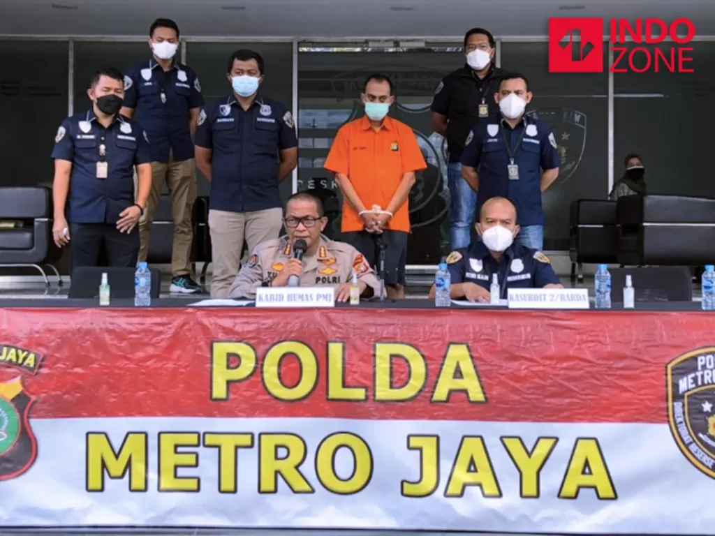 Konferensi pers kasus penipuan modus Satpol PP di Mapolda Metro, Jakarta. (INDOZONE/Samsudhuha Wildansyah)