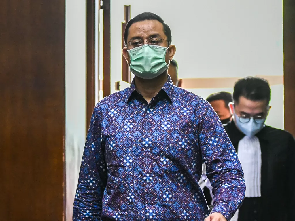 Terdakwa mantan Menteri Sosial Juliari Batubara berjalan menuju ruang sidang lanjutan kasus korupsi Bantuan Sosial (Bansos) COVID-19 di Pengadilan Tipikor, Jakarta, Senin (7/6/2021). (photo/ANTARA FOTO/Galih Pradipta)