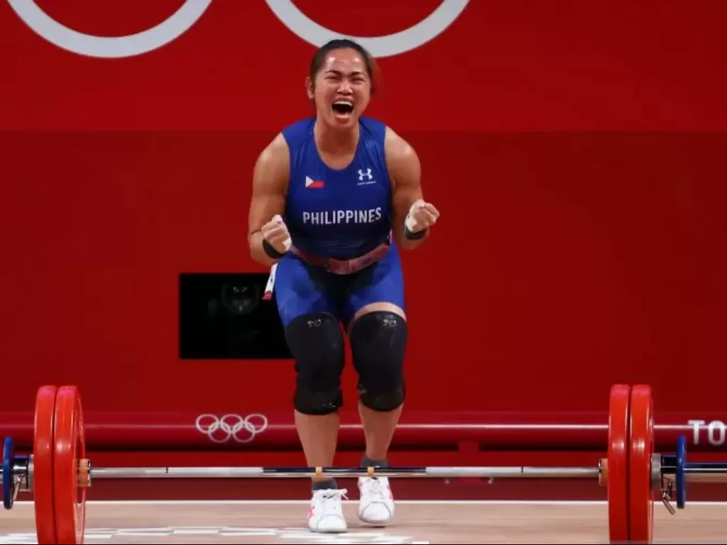 Lifter Filipina Hidilyn Diaz menjadi atlet pertama yang menyumbangkan medali emas untuk negaranya di Olimpiade Tokyo 2020 (Foto/Reuters)