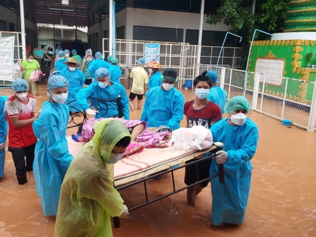 Warga Myanmar yang terinfeksi COVID-19 (REUTERS/KAREN INFORMATION CENTER)