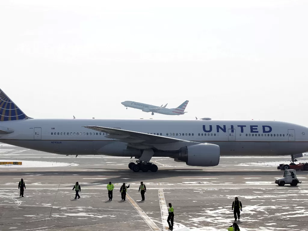 Pesawat United Airlines. (photo/Ilustrasi/REUTERS/Kamil Krzaczynski)