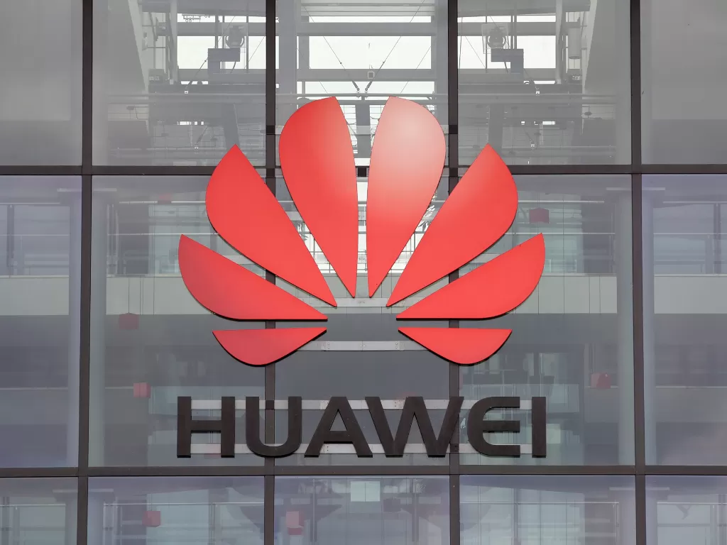 Tampilan logo perusahaan teknologi asal China, Huawei (photo/REUTERS/Matthew Childs)