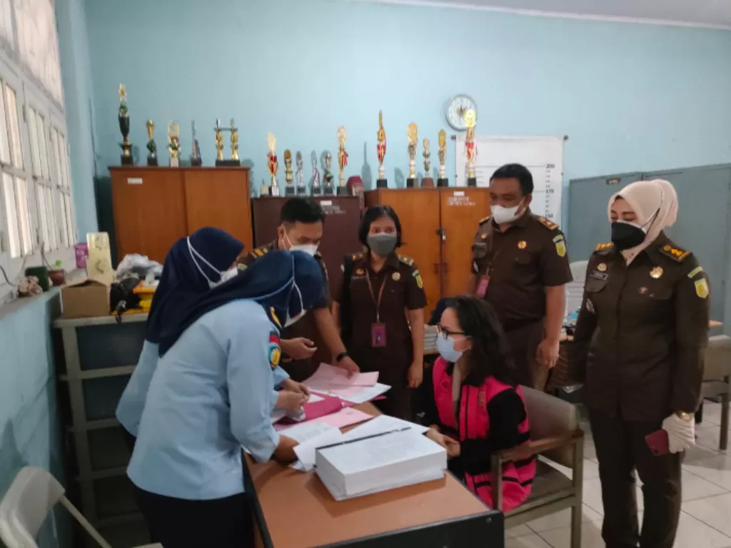  Terpidana Pinangki Sirna Malasari menjalani eksekusi pidana empat tahun di Lembaga Pemasyarakatakan Kelas II A Tangerang, Banten, Senin (2/8/2021) (ANTARA/HO-Kejari Jakarta Pusat)