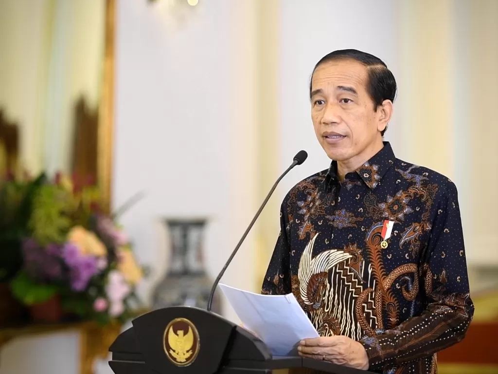 Presiden Joko Widodo menjelaskan perpanjangan PPKM. (ANTARA FOTO/Biro Pers - Muchlis Jr)