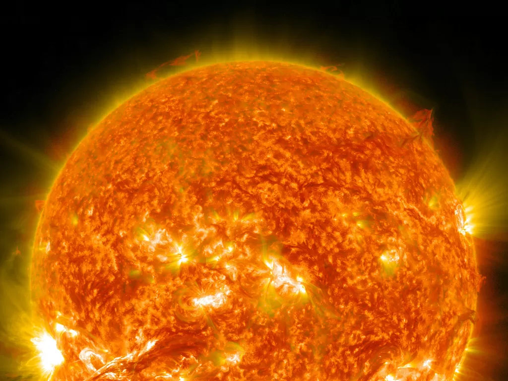 Ilustrasi permukaan Matahari di luar angkasa (photo/Unsplash/NASA)