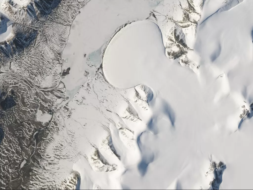 Tampilan es yang mencair di Greenland. (photo/Dok. Wikipedia)