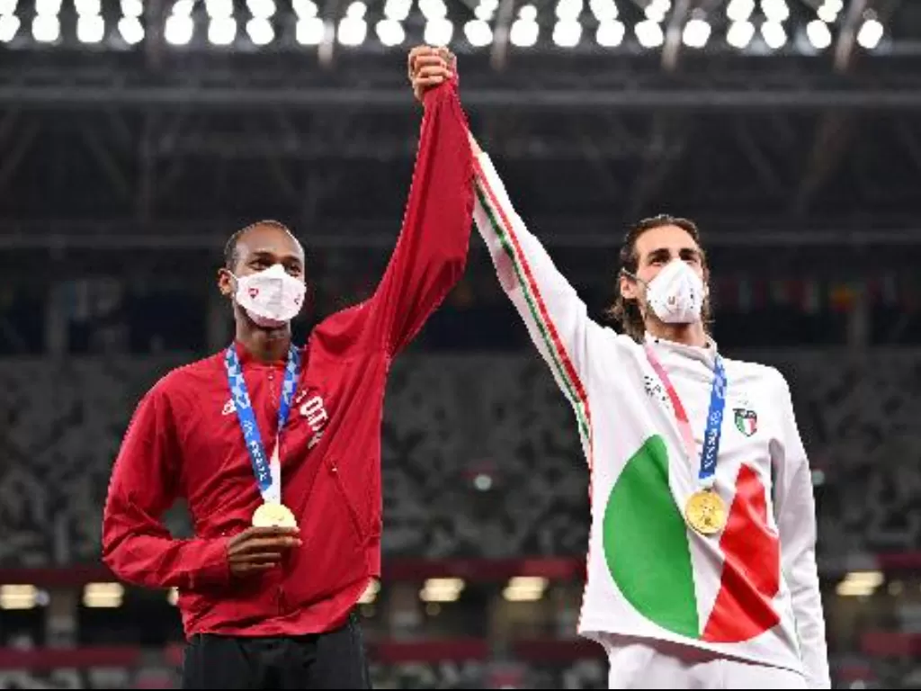Medali emas lompat tinggi Olimpiade Tokyo diberikan pada dua orang, Gianmarco Tamberi dari Italia dan Mutaz Essa Barshim dari Qatar. (REUTERS/Dylan Martinez)