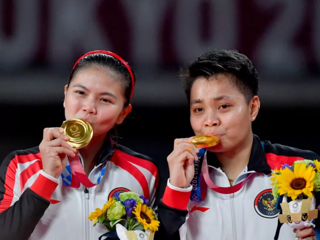 Greysia/Apriyani menyumbangkan medali emas untuk Indonesia di Olimpiade 2020 (ANTARA FOTO/Sigid Kurniawan)