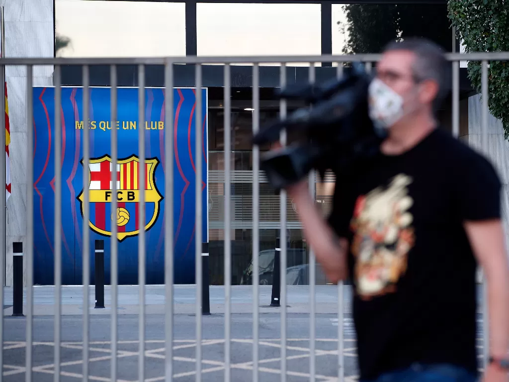 Suasana di luar stadion Camp Nou kebanggan Barcelona. (photo/REUTERS/ALBERT GEA)