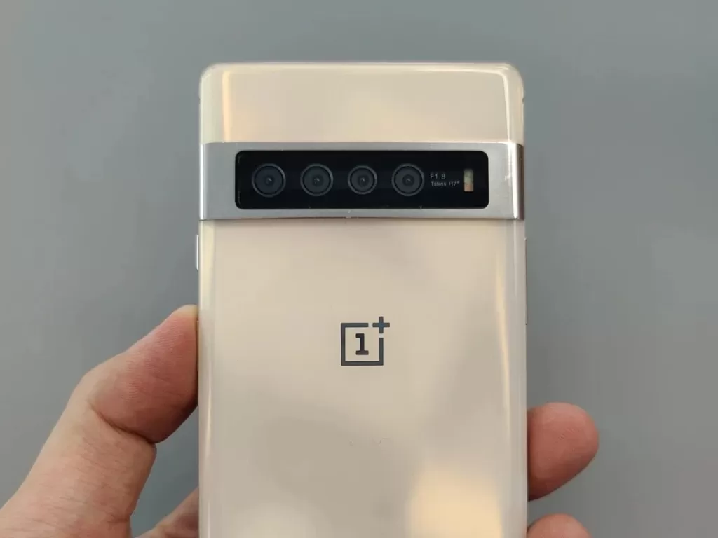 Tampilan konsep smartphone OnePlus 7 yang dibuat tahun 2018 lalu (photo/Weibo)