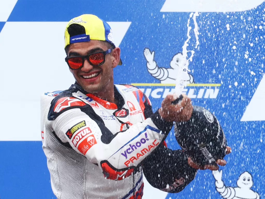 Pembalap MotoGP Jorge Martin saat merayakan kemenangannya di MotoGP Styria 2021 (photo/REUTERS/Borut Zivulovic)