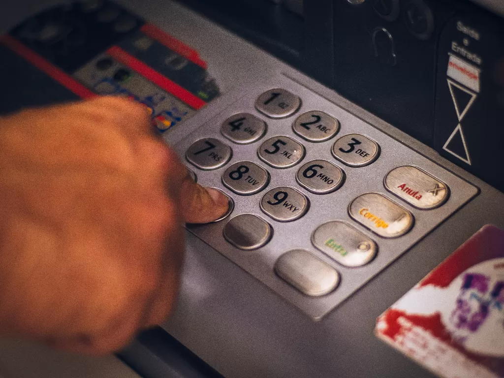  Ilustrasi mesin ATM.  (photo/Unsplash/Eduardo Soares/ilustrasi)