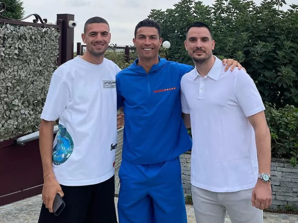 Cristiano Ronaldo kunjungi Merih Demiral (kiri). (photo/Instagram/@cenkmelih)