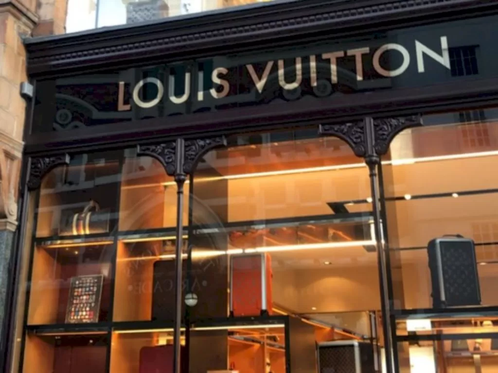 Outlet Louis Vuitton. (Istimewa)
