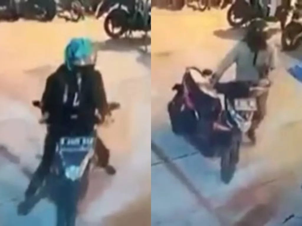 Dua maling terekam CCTV curi dua sepeda motor di kosan Bandung (Tangkapan layar)