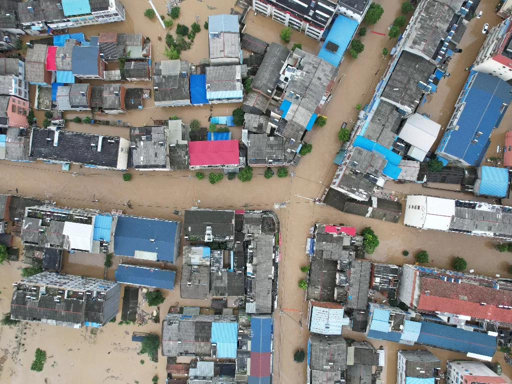 Banjir melanda China tengah. (REUTERS)