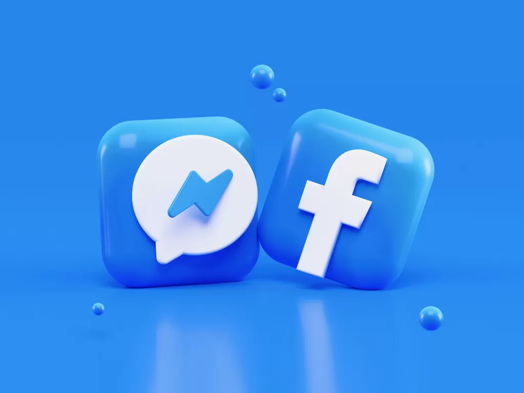 Tampilan logo Facebook dan aplikasi Messenger (photo/Unsplash/Alexander Shatov)