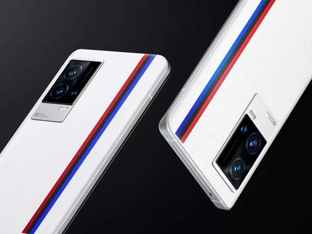 Tampilan belakang dari smartphone iQOO 8 Series terbaru (photo/iQOO)
