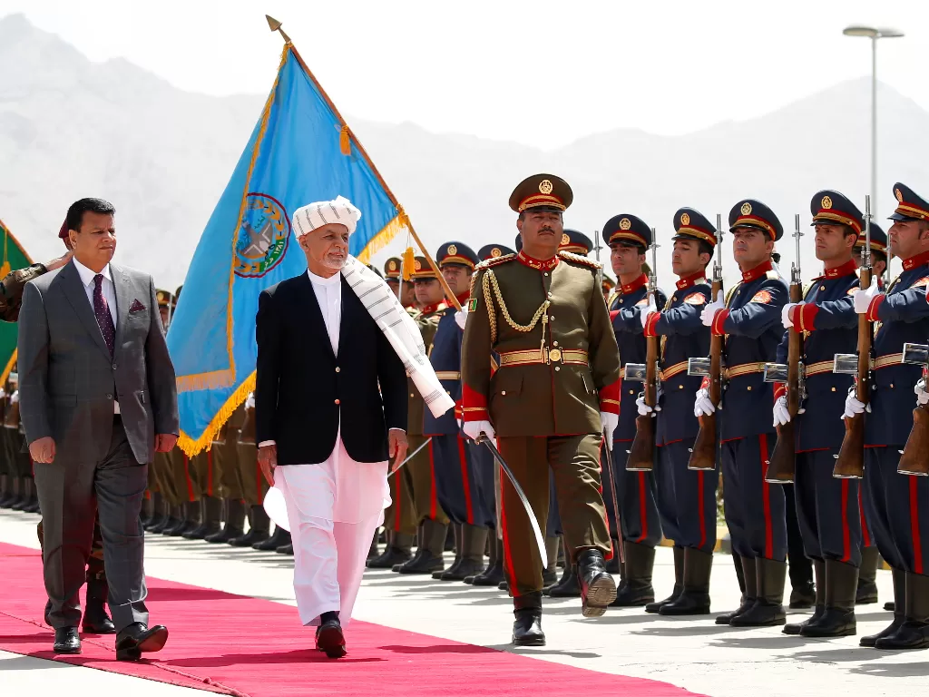 Presiden Afghanistan (tengah) (REUTERS/Stringer)