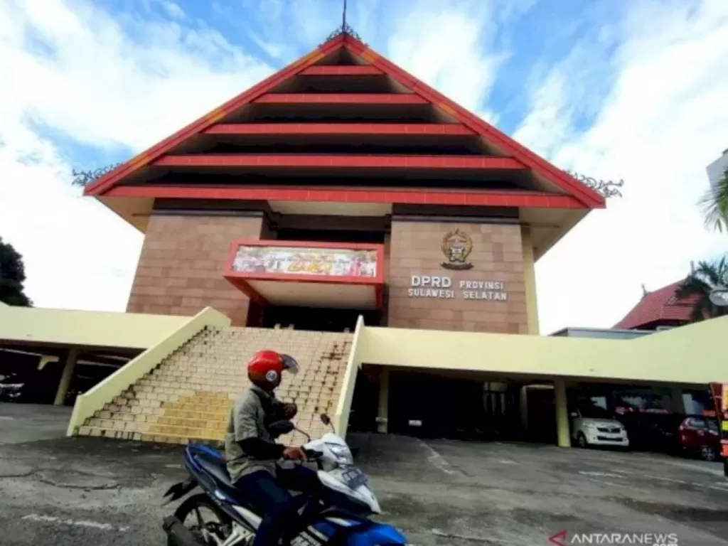 Gedung DPRD Provinsi Sulawesi Selatan. (ANTARA/Darwin Fatir)