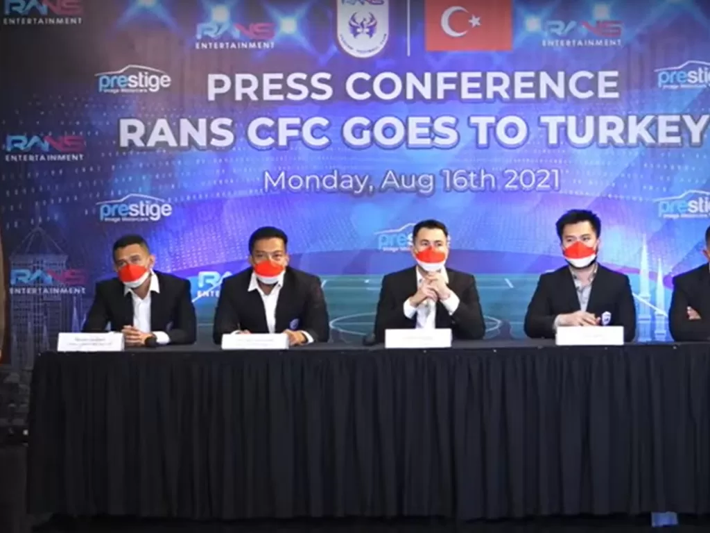 Konferensi pers keberangkatan Rans Cilegon FC untuk training camp di Turki. (Youtube/Rans Entertainment))