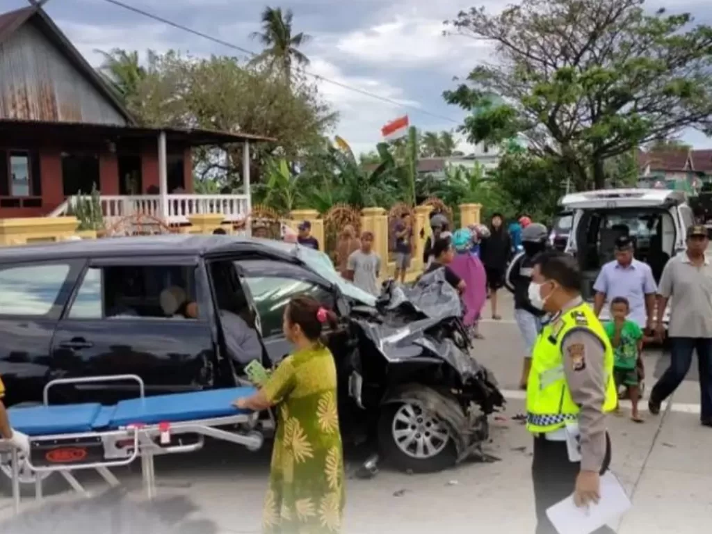 Kecelakaan maut antara Innova dan truk di Barru Sulsel (Instagram/ tentangbarru)