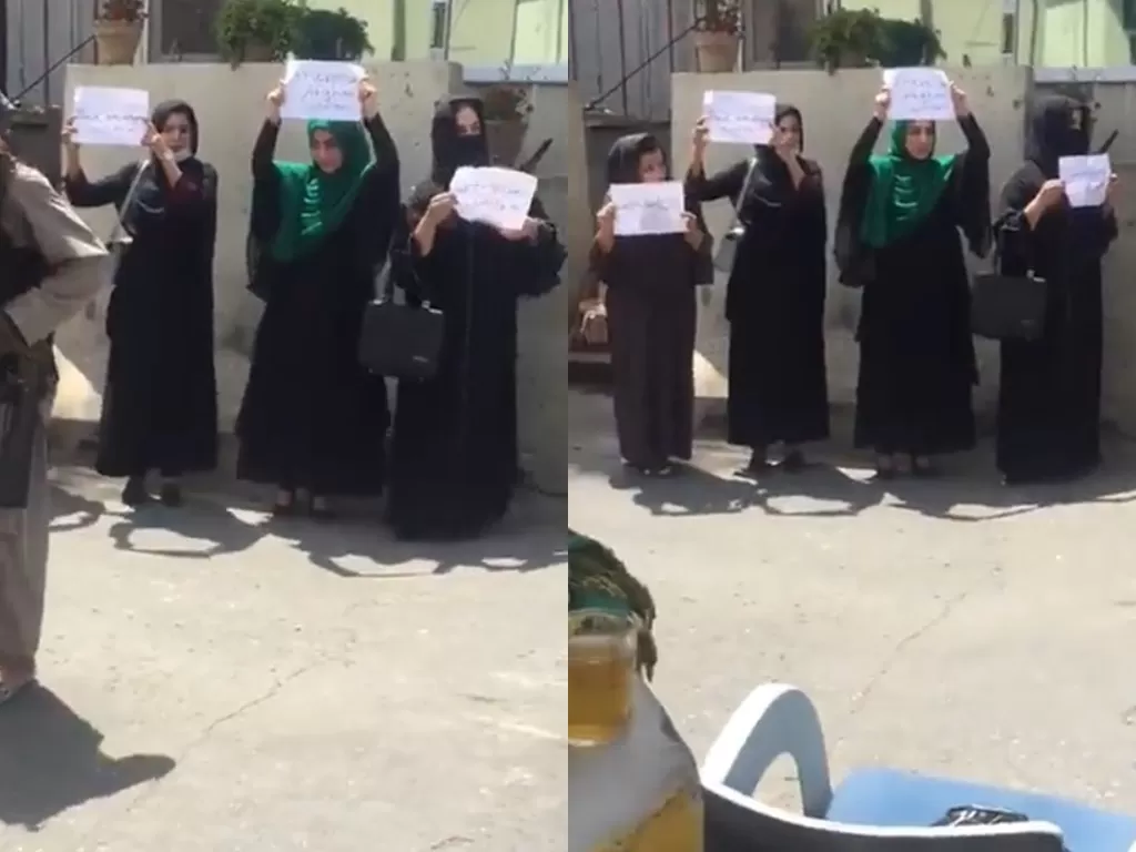 Beberapa wanita pemberani melakukan aksi protes terhadap Taliban. (Photo/Twitter/@AlinejadMasih)