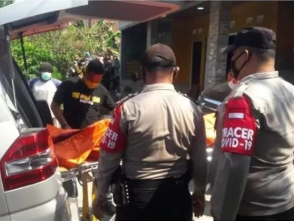 Jasad ibu dan anak ditemukan berlumuran darah di dalam bagasi belakang mobil di Subang (Istimewa)