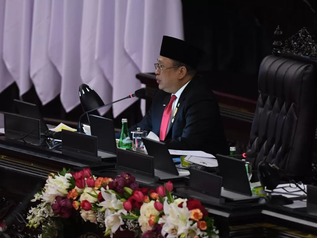 Ketua MPR Bambang Soesatyo menyampaikan pidato pengantar dalam rangka sidang tahunan MPR di Ruang Rapat Paripurna, Komplek Parlemen, Jakarta, Jumat (14/8/2020). (ANTARA/Akbar Nugroho Gumaypras)