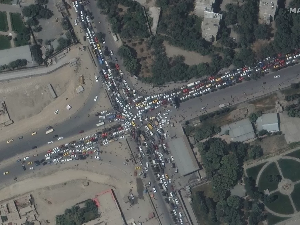 Kemacetan di dekat bandara Kabul. (REUTERS/MAXAR TECHNOLOGIES)