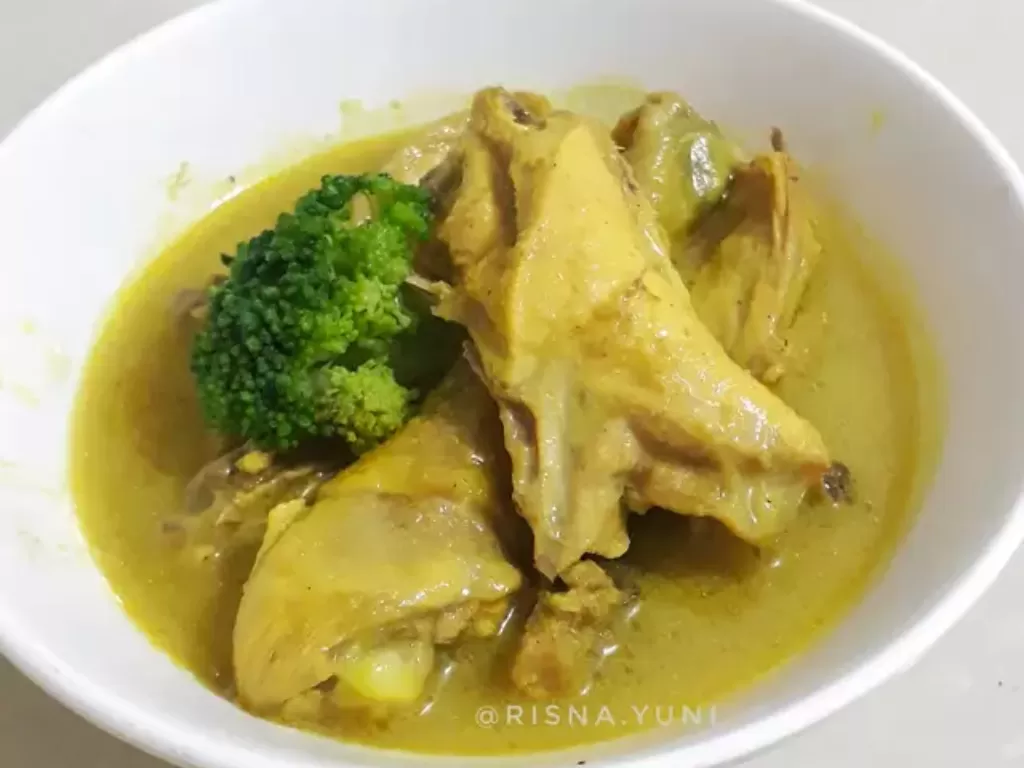 Opor Ayam Kuning Tanpa Santan (Cookpad/Risna Yuni)