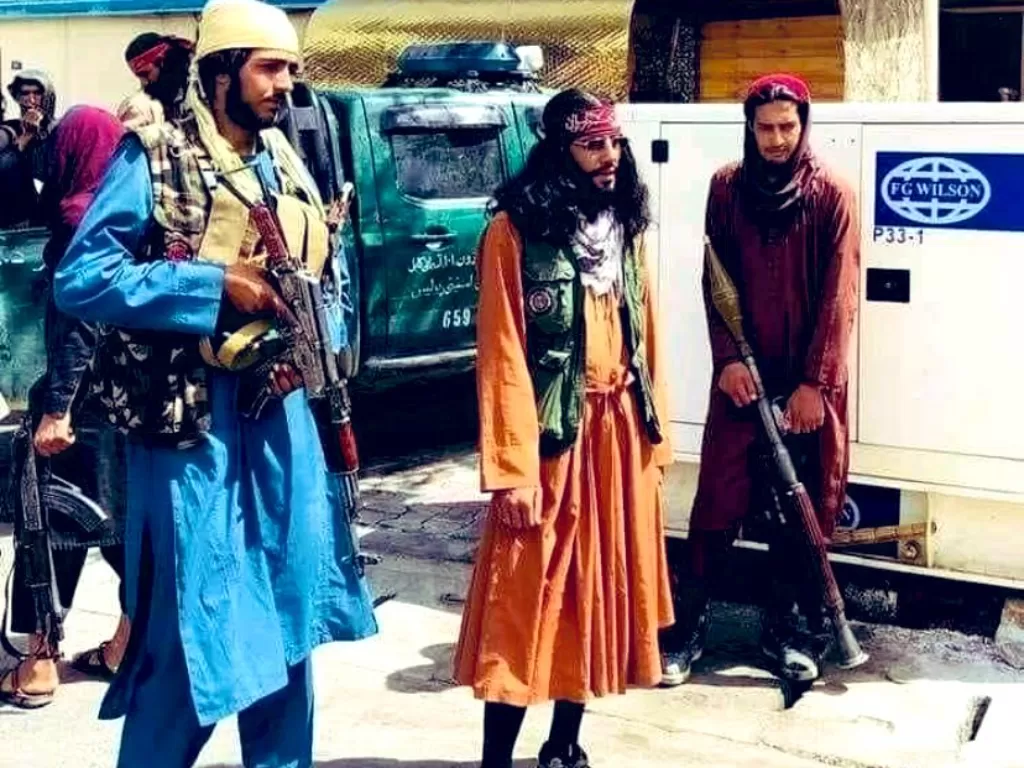 Baju mahal anggota Taliban (Twitter/@prideveteran1)