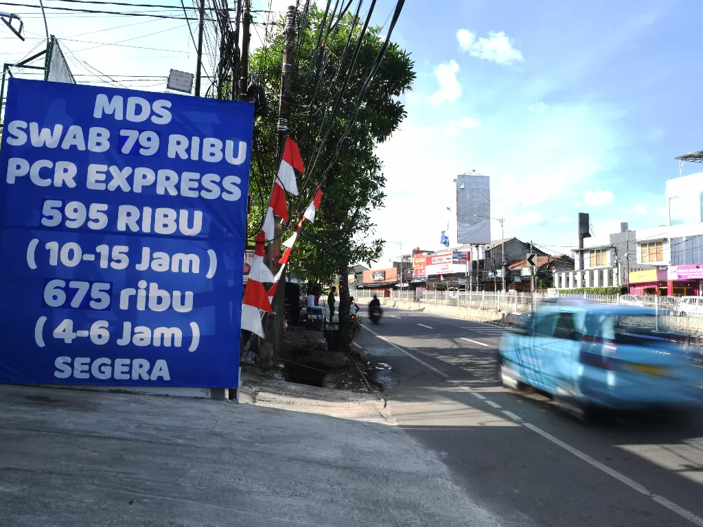 Sebuah lokasi penyedia layanan tes COVID-19 di Jakarta, Minggu (15/8/2021). (ANTARA FOTO/Hafidz Mubarak A/wsj.)