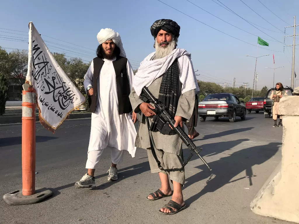 Anggota taliban. (photo/REUTERS/Stringer/File Photo)
