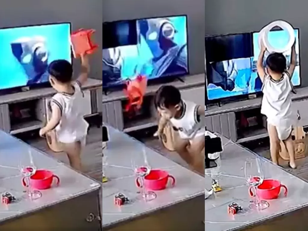 Momen bayi menggemaskan melemparkan mainan ke tv hingga rusak. (Photo/Facebook)