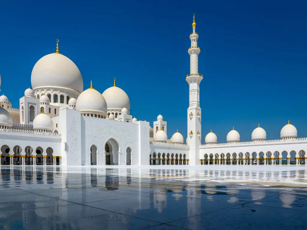 Masjid Agung Sheikh Zayed di di kota Abu Dhabi, Uni Emirat Arab (UEA). (photo/Unsplash/Nick Fewings/ilustrasi)