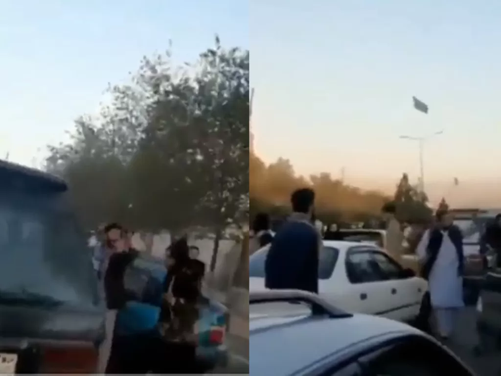 Viral video kelompok taliban pukul warga sipil. (Twitter/@IhteshamAfghan)