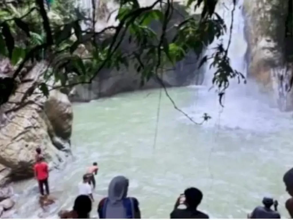 Remaja hilang usai loncat dari tebing Air Terjun Bantimurung Sulsel (Istimewa)