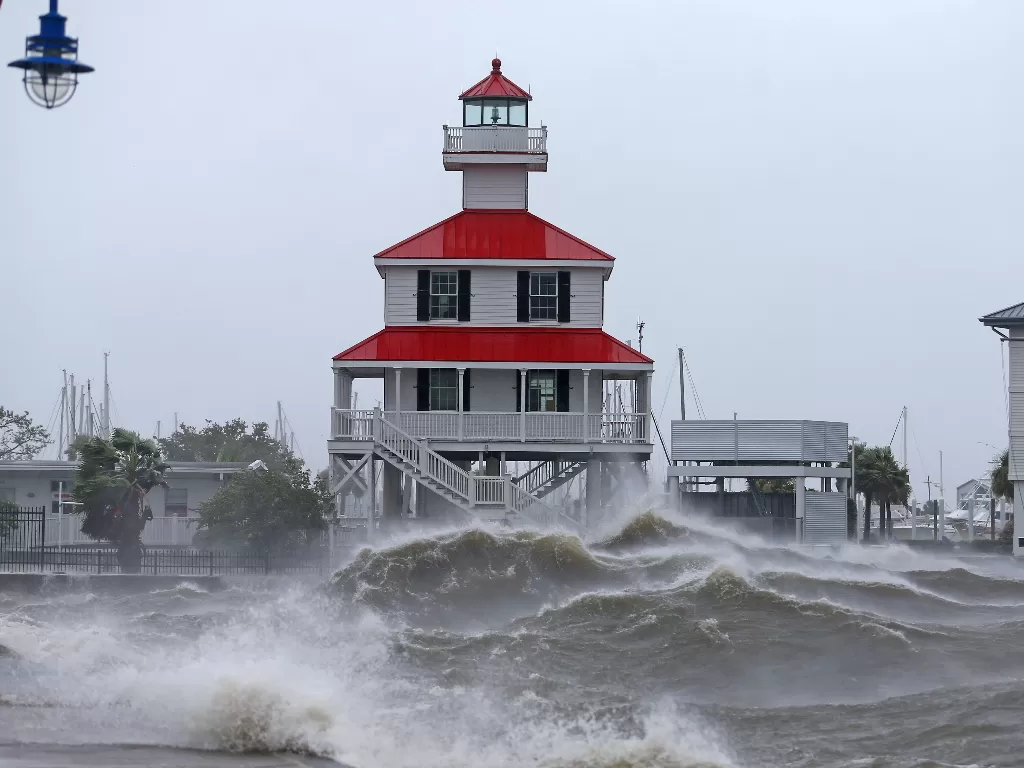 Badai Ida menerjang Louisiana. (REUTERS/MICHAEL DEMOCKER)